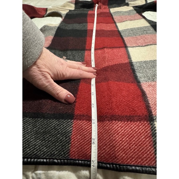 Quagga Womens Buffalo Plaid Hooded Poncho Vest Red Black Toggle One Size - Picture 7 of 7